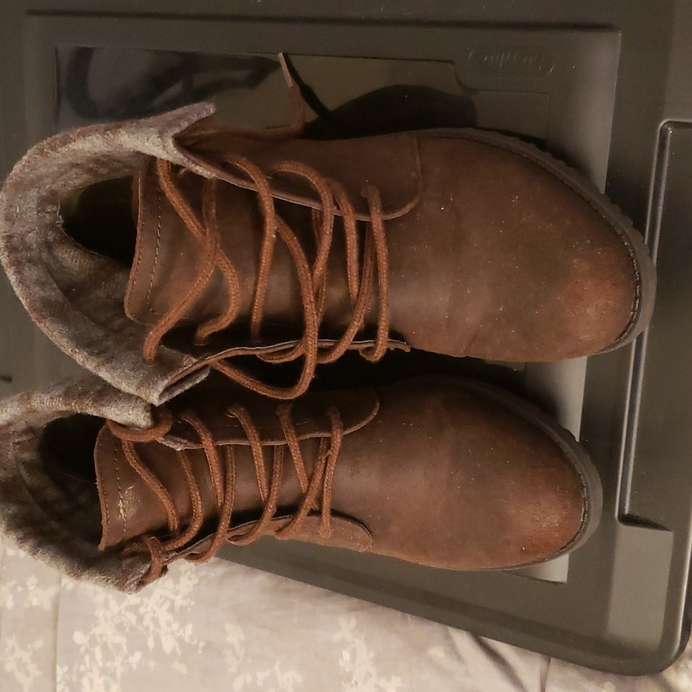 Womens Cliffs lace up Boots